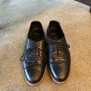 Women's oxford shoes